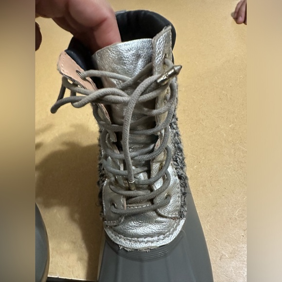 Women's Sam Edelman Caldwell
Duck Boots Grey & Silver Size 8 snow boots - Picture 8 of 14